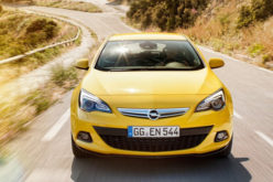 Opel na koljenima