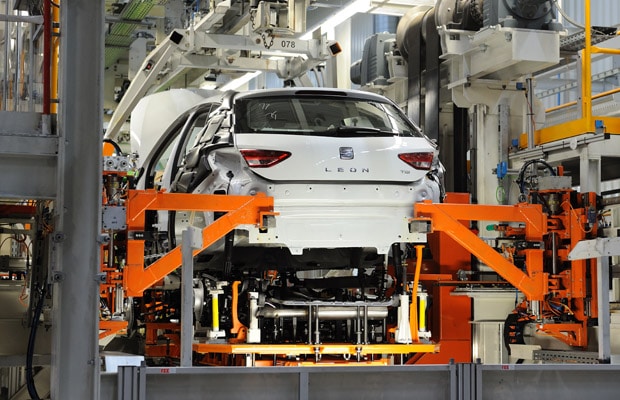 Production-of-SEAT-Leon-at-Martorell-plant1