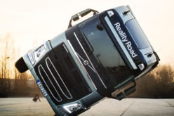 Reality Road: Hrabra akrobacija na dva točka sa kamionom Volvo FH