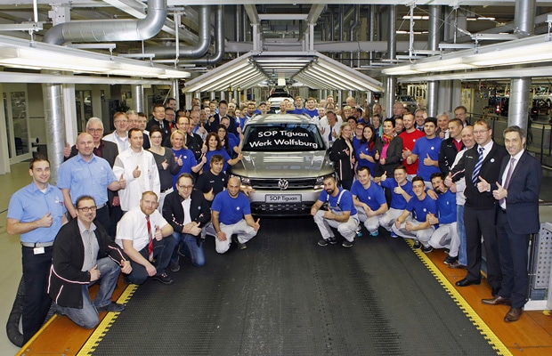 Erstes Tiguan Serienfahrzeug aus dem Volkswagen Werk Wolfsburg
