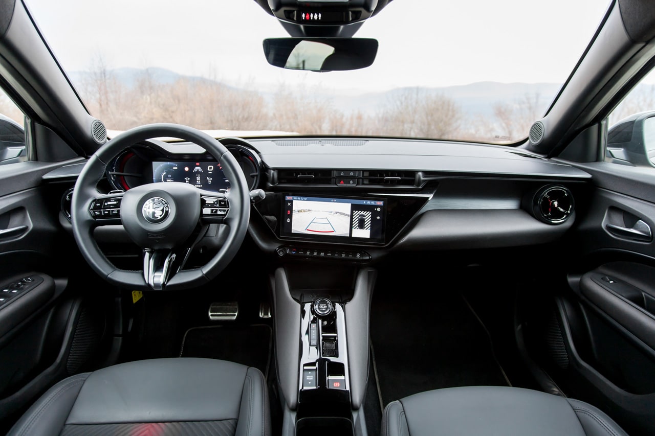 Test Alfa Romeo Junior 1.2 e-DCT6 MHEV Speciale