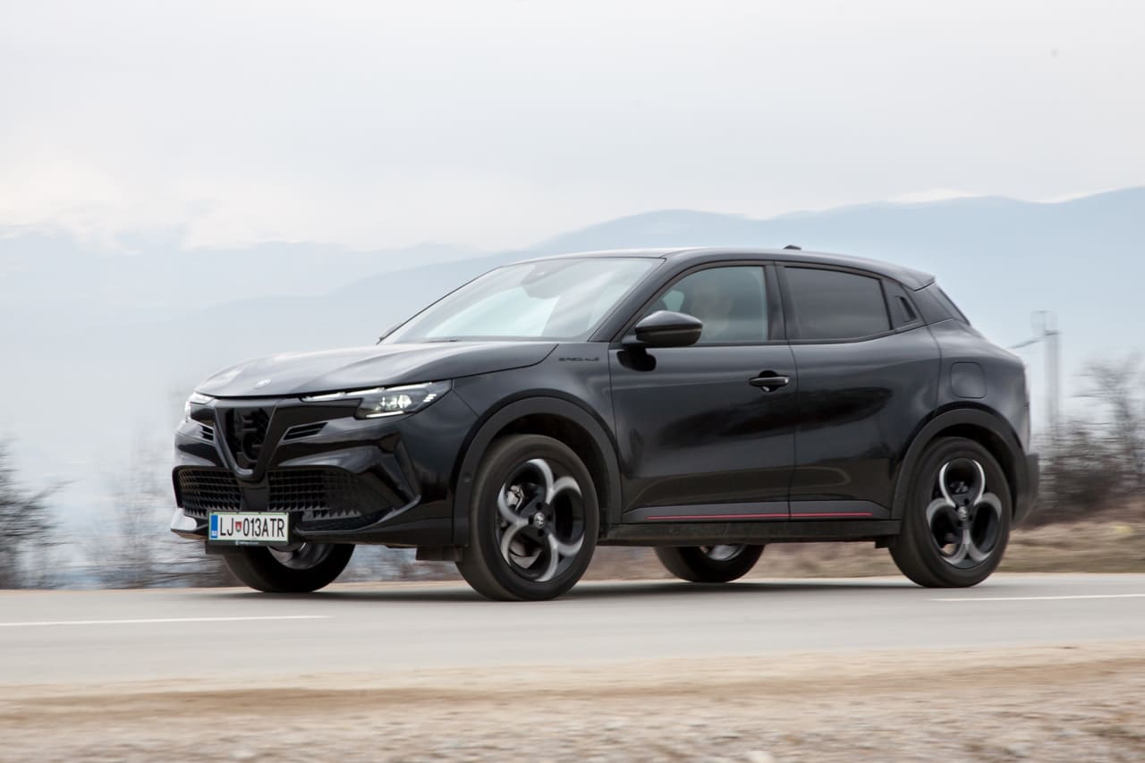 Test Alfa Romeo Junior 1.2 e-DCT6 MHEV Speciale