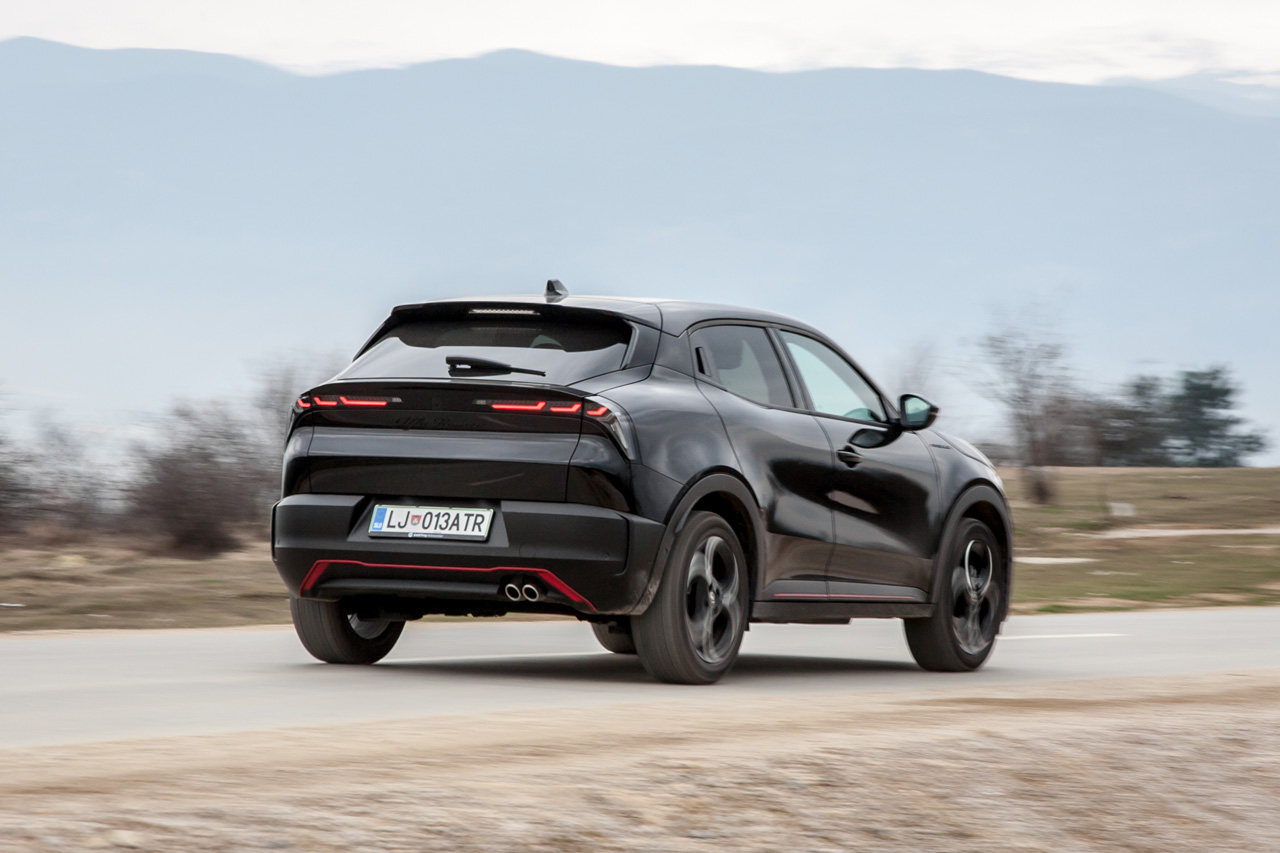 Test Alfa Romeo Junior 1.2 e-DCT6 MHEV Speciale