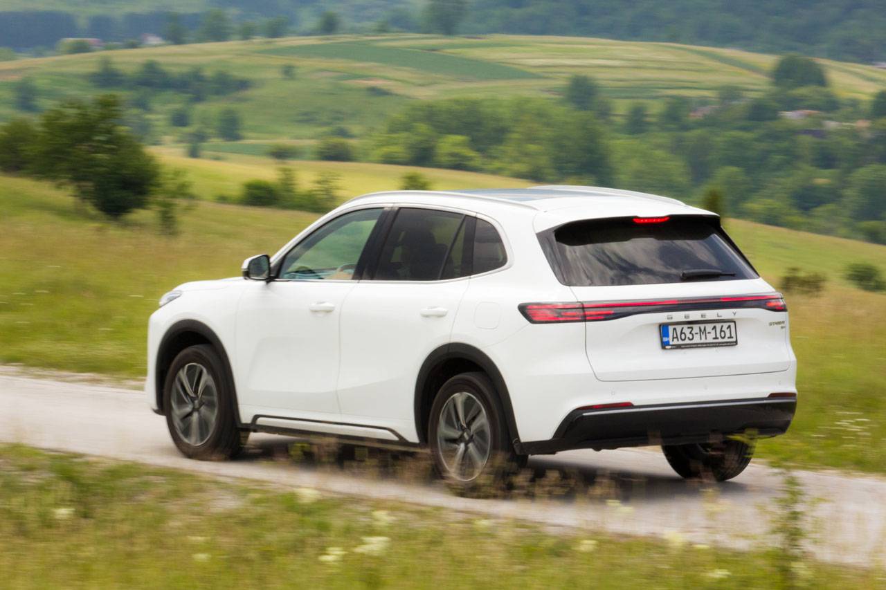 Test Geely Starray EM-i MAXX