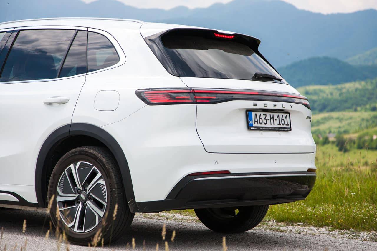 Test Geely Starray EM-i MAXX