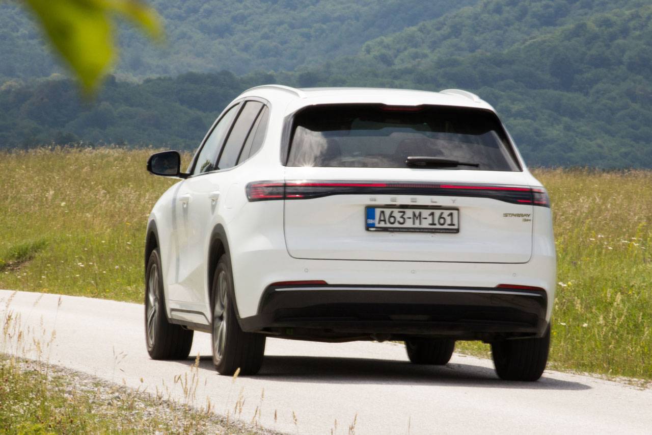 Test Geely Starray EM-i MAXX