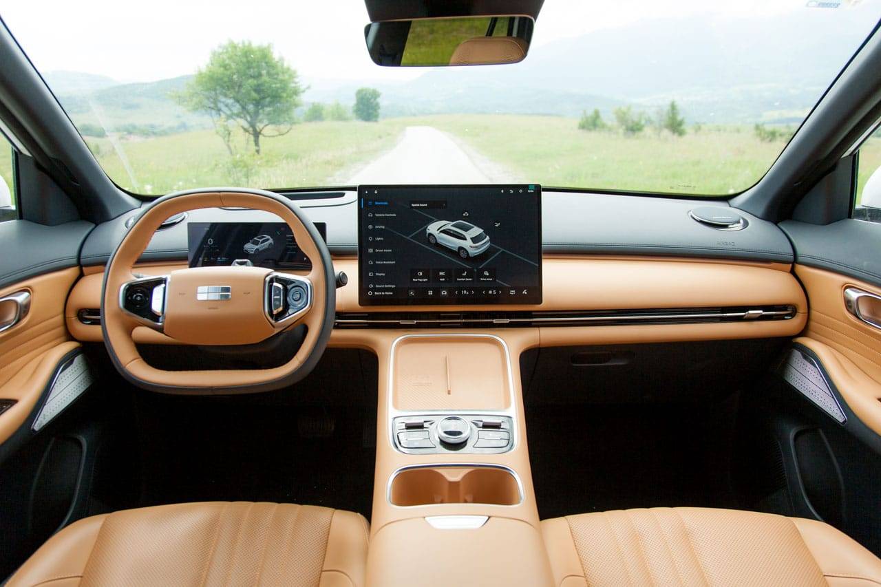 Test Geely Starray EM-i MAXX