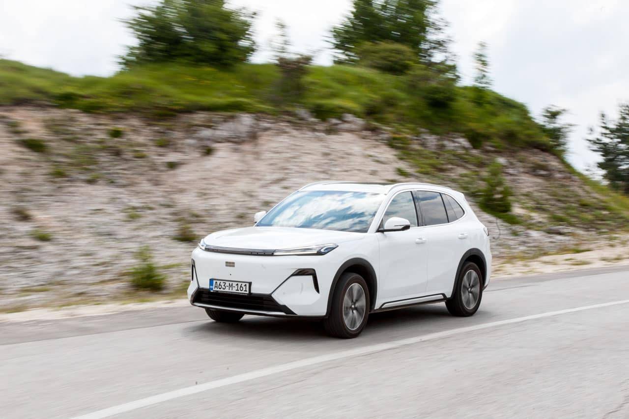Test Geely Starray EM-i MAXX