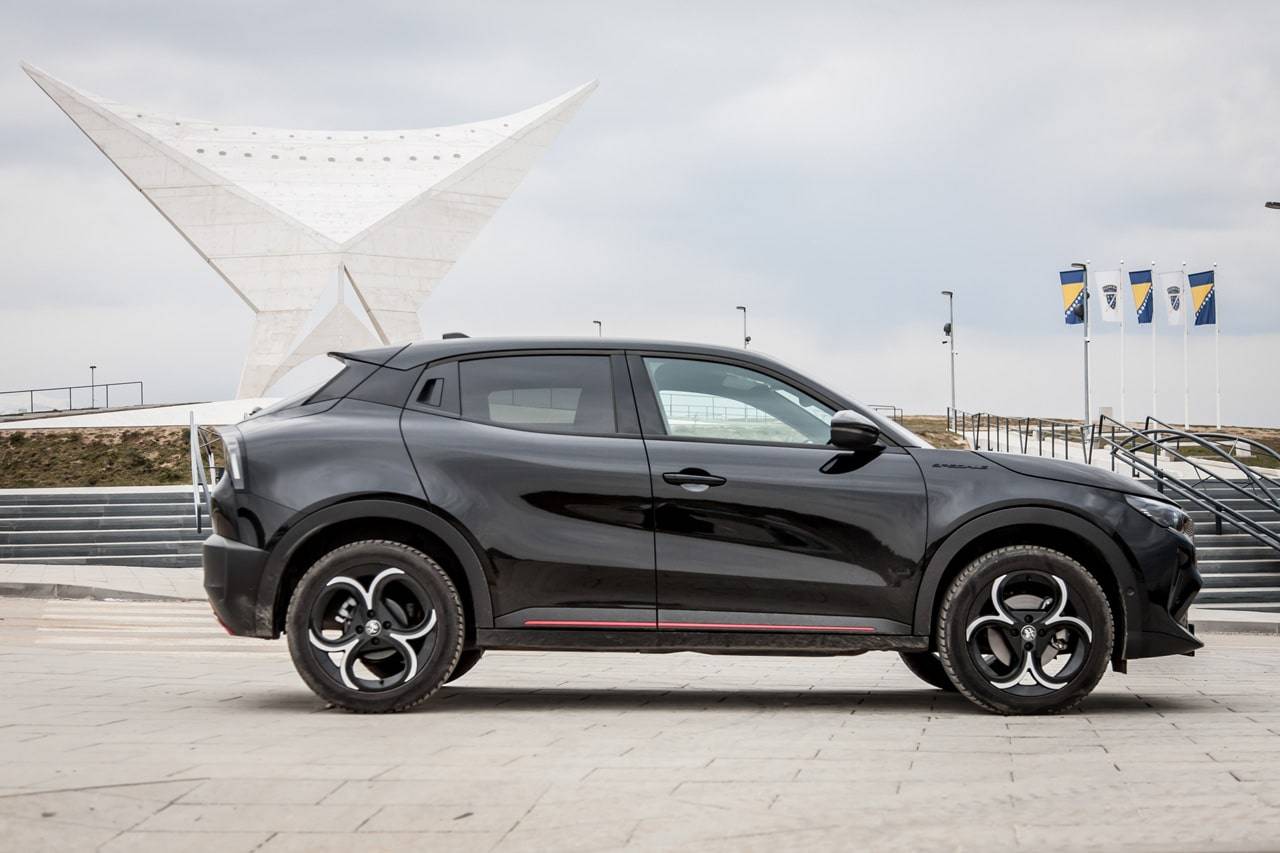 Test Alfa Romeo Junior 1.2 e-DCT6 MHEV Speciale