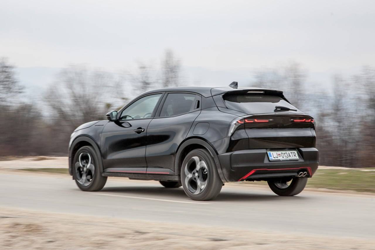 Test Alfa Romeo Junior 1.2 e-DCT6 MHEV Speciale