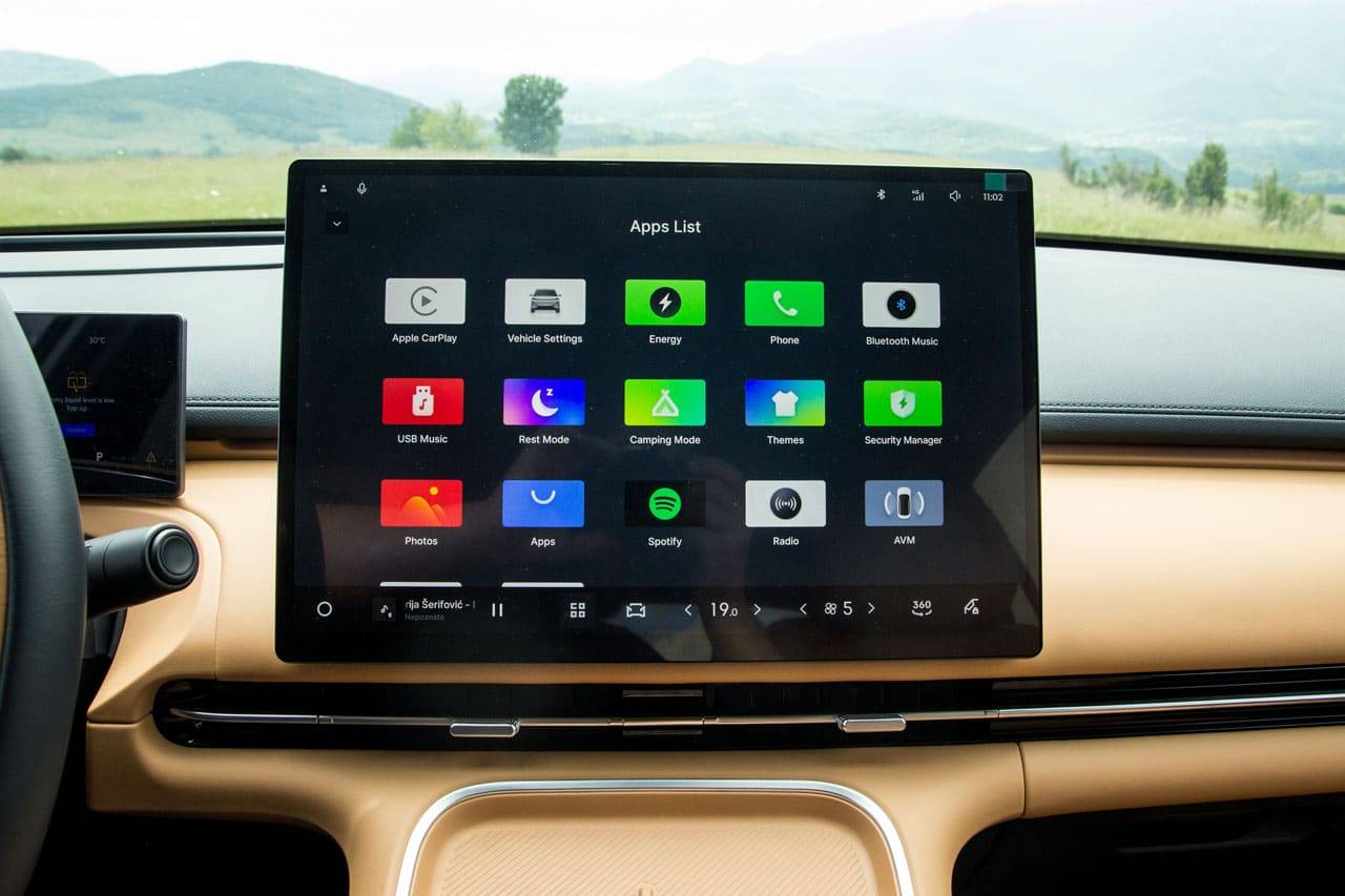 Test Geely Starray EM-i MAXX