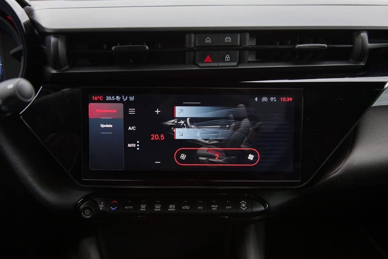 Test Alfa Romeo Junior 1.2 e-DCT6 MHEV Speciale