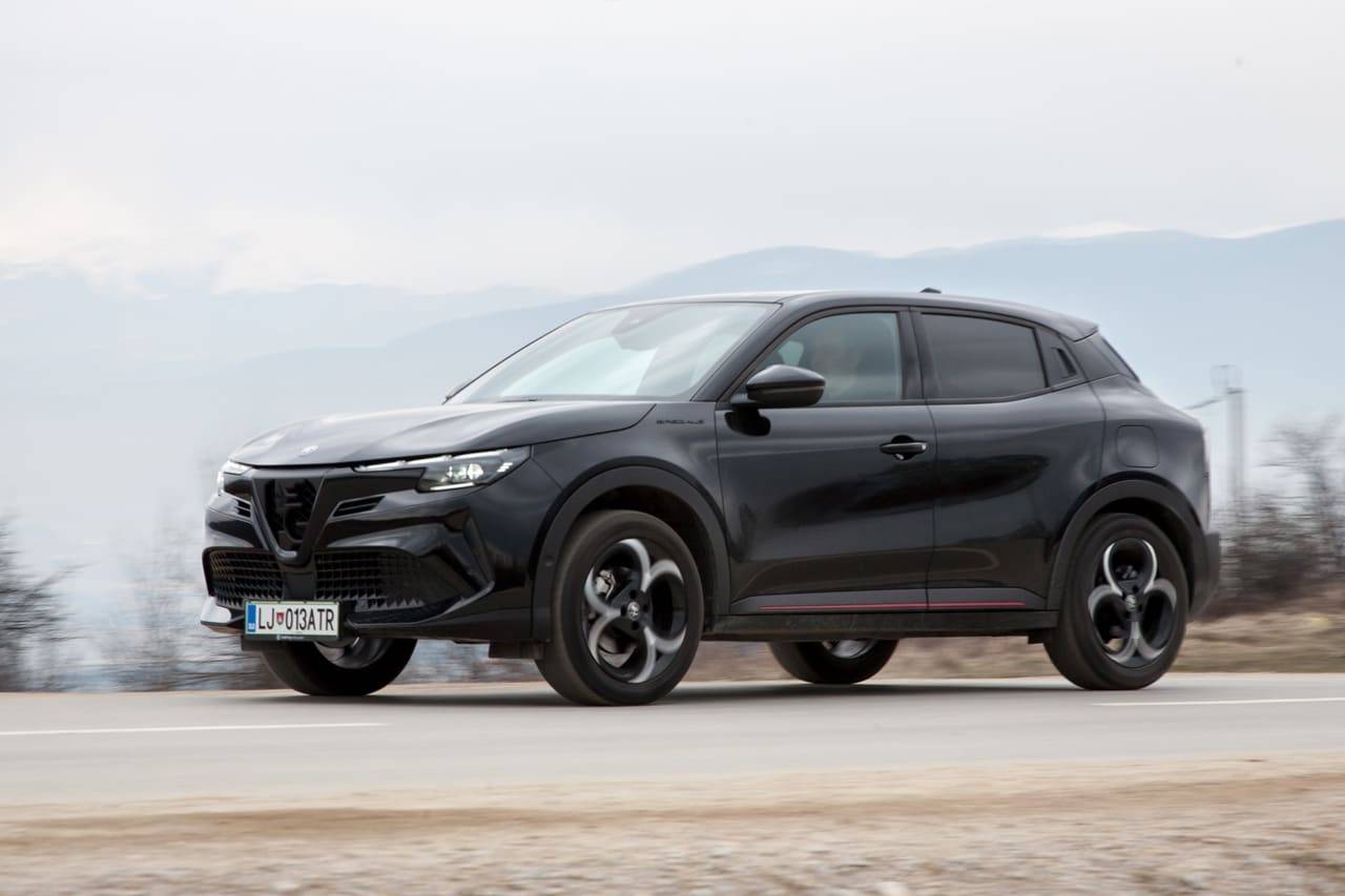 Test Alfa Romeo Junior 1.2 e-DCT6 MHEV Speciale