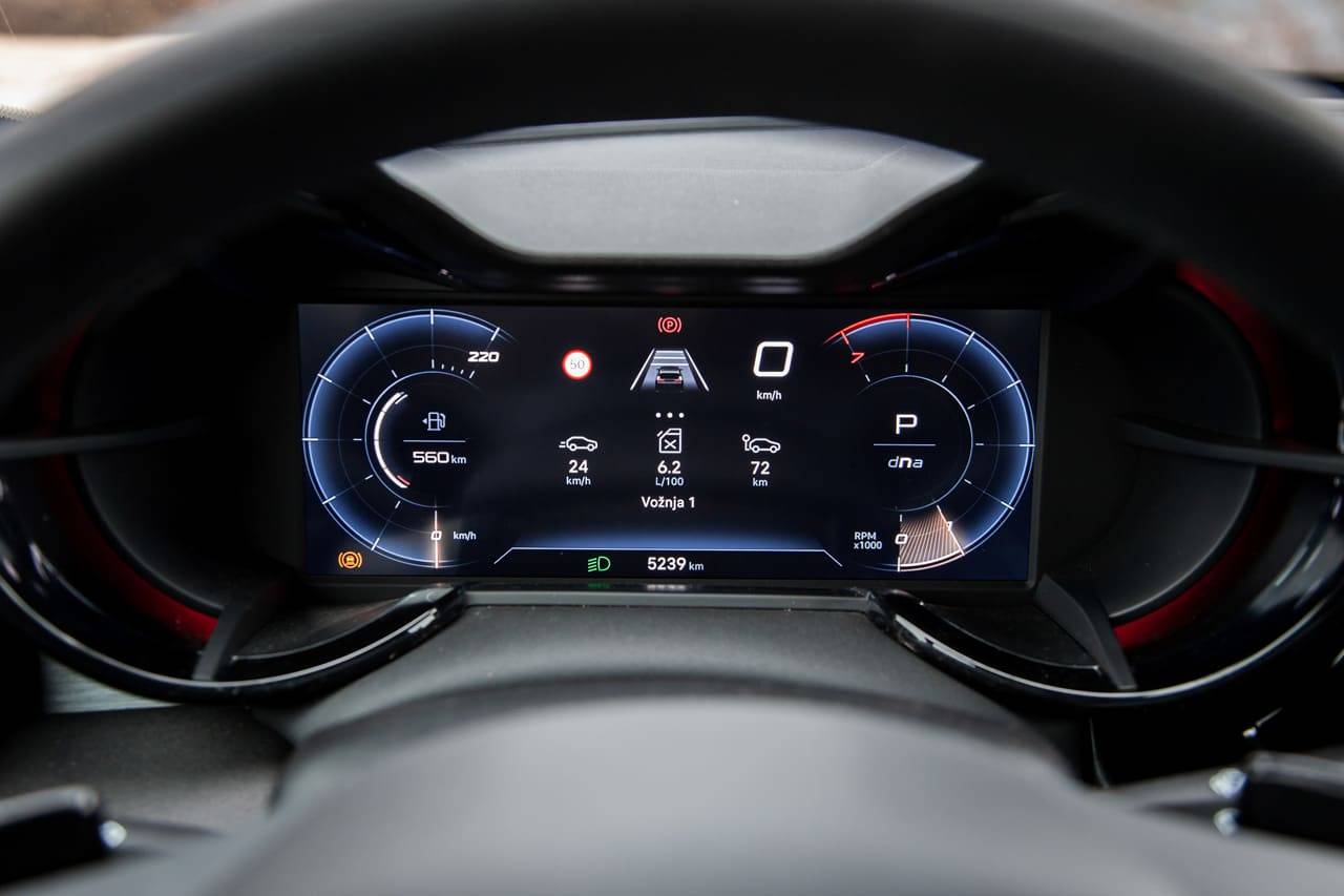 Test Alfa Romeo Junior 1.2 e-DCT6 MHEV Speciale