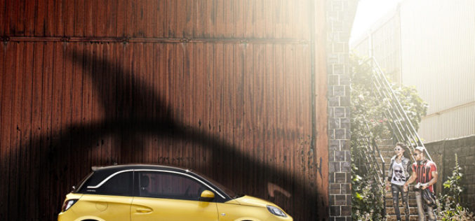 Napad morskog psa u trendovskom gradskom automobilu