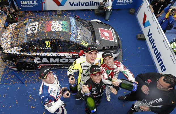 big2_199_PODIUM_RACE_2