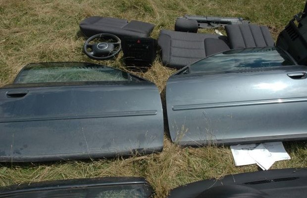 Dijelovi ukradenih automobila na Sokocu 2014 - 06