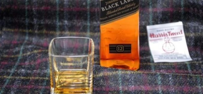 Black Label i Harris Tweed imaju ideju kako da vaš šal miriše na viski