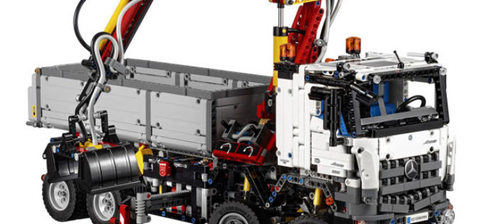 LEGO Technic Mercedes-Benz Arocs 3245 tipper – Kamion za entuzijaste
