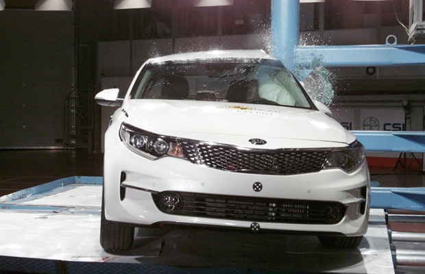 Kia_Optima_2015_Pole (Medium)