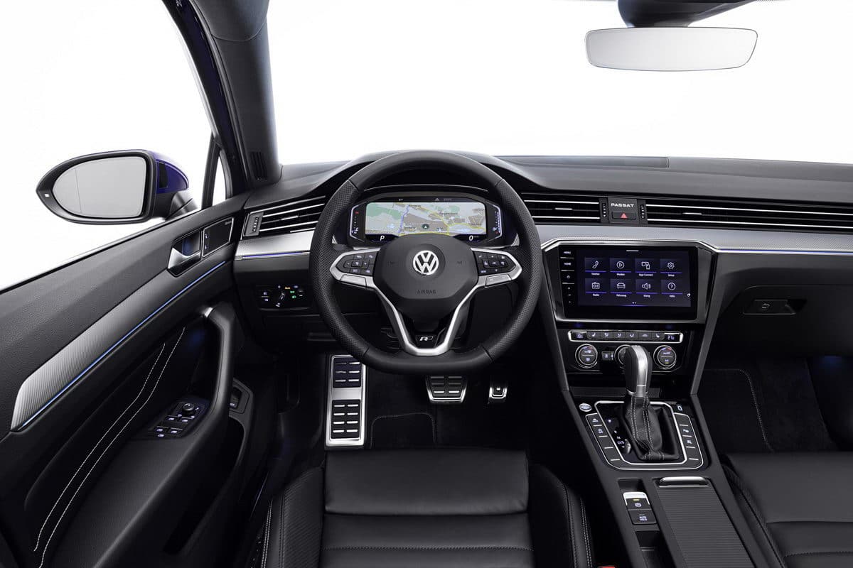 The new Volkswagen Passat R-Line