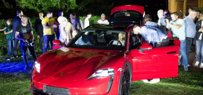 Promocija Porsche Taycan 4 Cross Turismo