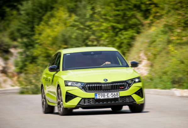Test: Škoda Octavia vRS 2.0 TSI – Limuzina koja skriva sportsko srce