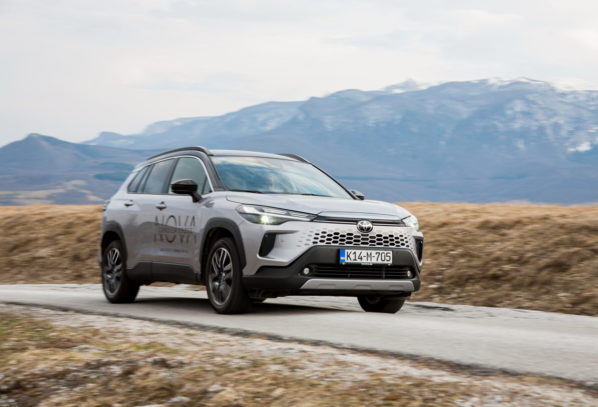 Test: Toyota Corolla Cross Style 2.0 Hybrid (facelift) – Blaga evolucija provjerenog recepta