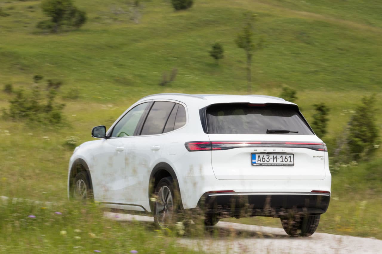 Test Geely Starray EM-i MAXX